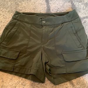Athleta size 4 cargo short